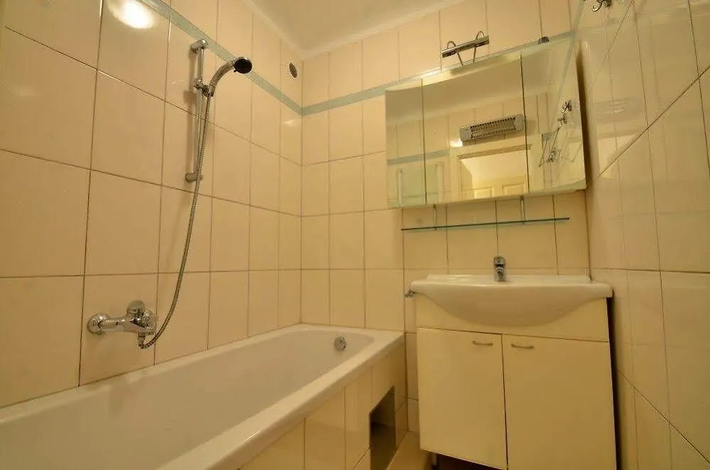 Apartment All-In Longterm Cozy Studio - Free Parkingcard For 21 District Vienna Austria